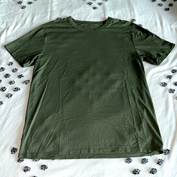 Lululemon T-Shirt - Picture 1 of 3